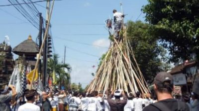 Desa Adat Munggu Gelar Tradisi Tolak bala mekotek