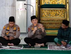 Sholat Jum’at Bersama Warga, Kapolda Riau Dengarkan dan Respon Curhatan Jamaah