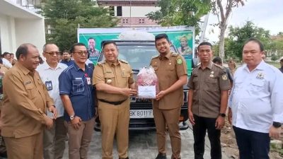 Bupati Eddy Berutu dan Wali Kota Bobby Nasution Lepas 1,5 Ton Cabai Merah Ke Kota Medan.