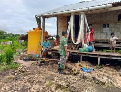 Meski Libur, Babinsa Koramil 1613-01 Loli Komsos Dengan Nelayan Di Desa Binaannya