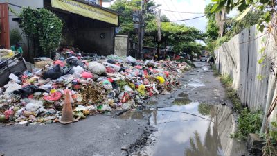 Wahh! Warga keluhkan tumpukan sampah, Di jalan P Sram, desa dauh Puri klod Kecamatan Denpasar barat