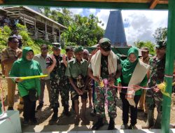 Satu Unit Rumah Hasil Bedah RTLH Kodim 1613 Sumba Barat Kembali Diserahkan Ke Warga