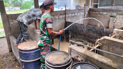 Lewat Komsos, Babinsa 1613-03 Katikutana, Sambangi Dan Motivasi Peternak Babi Di Desa Binaan