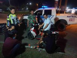 Patroli Gabungan TNI Polri dan Aparat Desa Ketapang Ciptakan Rasa Nyaman Malam Ramadhan