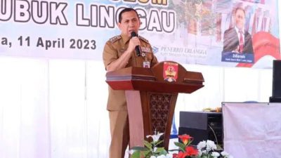 Peletakan batu pertama oleh wali kota lubuklinggau,dalam pembangunan mushola Darul ulum SMA Negeri 1 lubuklinggau!