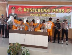 Polres Simeulue, laksanakan konferensi pers: kasus WNA lakukan penganiayaan dan kasus bom ikan!!