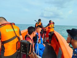 Tim Gabungan Basaranas, Lakukan Pencarian Nelayan Tenggelam: Saat Memperbaiki Perahu!!