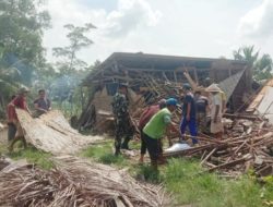 Sangat Memperihatinkan: Rumah Warga Desa Bumi Restu Palas, Tiba Tiba Roboh ini yang terjadi?