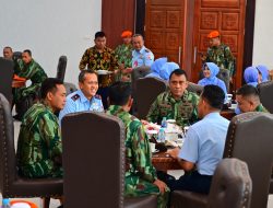 Danlanud Roesmin Nurjadin Dan Ketua Pia Ardhya Garini : Sambut Kedatangan Dankopasgat!! 