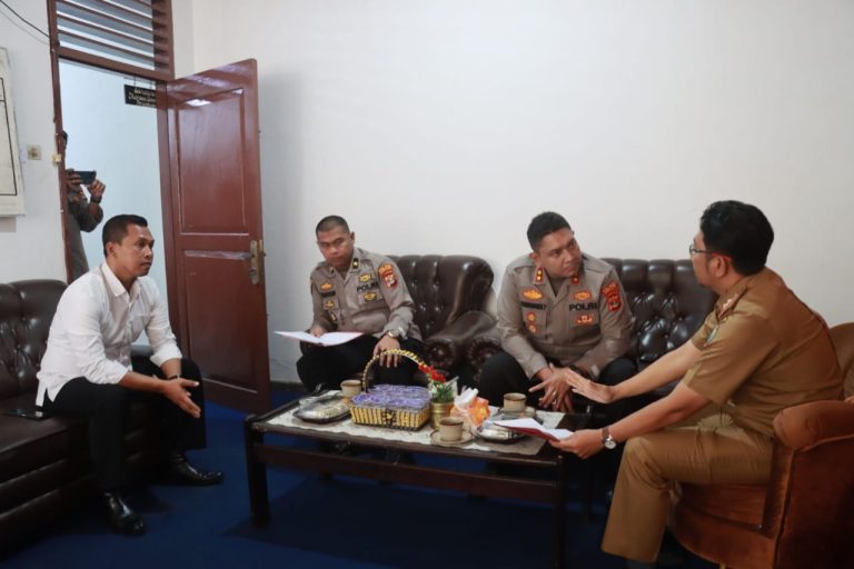 Tinjau Logistik Kapolres Lamsel AKBP Yusriandi Yusrin, Persiapan Pilkades Serentak 2023