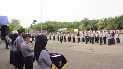 Lapas Narkotika Karang Intan Sematkan Kenaikan Pangkat Pegawai Sekaligus Pelepasan Struktural