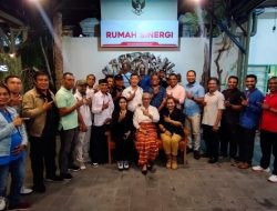 Ketua DPRD Provinsi NTT, Emmi Julia Nomleni menikmati “Nasi Jenggo” di Rumah Sinergi Flobamora Bali