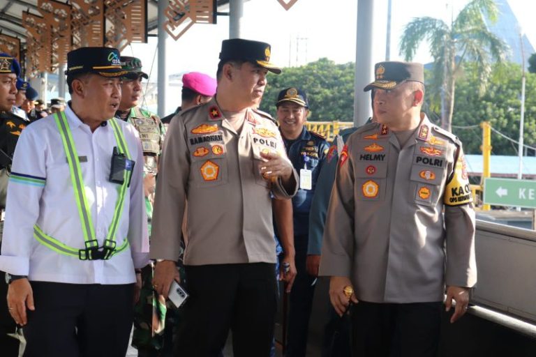 Kapolda Lampung Tinjau Arus Mudik di Pelabuhan Bakauheni, Berikan Pelayanan Yang Baik Pada Masa Arus Balik