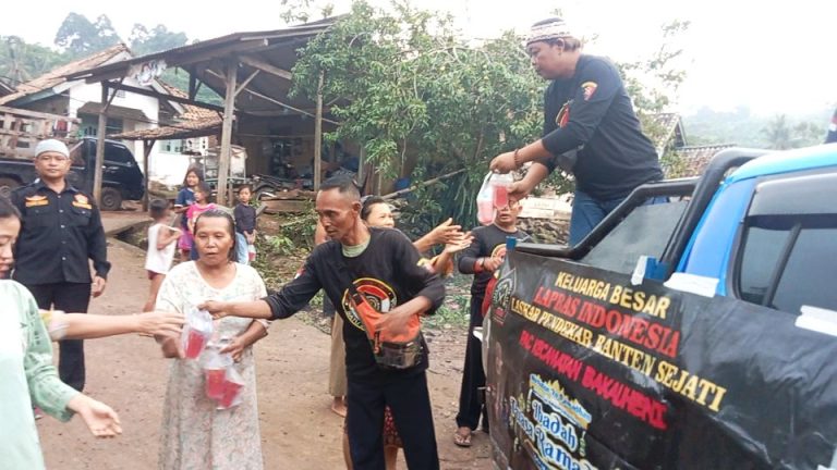 Lapbas PAC Kec Bakauheni, Berserta Ranting Bakauheni, Bagikan Ratusan Takjil, di Lima Dusun Dua Desa di Kecamatan Bakauheni