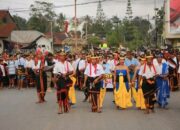Wakil Bupati Sumba Barat Menerima Parade Budaya Dalam Rangka Festival Seni dan Budaya