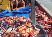 Ketiban Rejeki Ratusan Pack Rokok  ditemukan Nelayan Di Perairan Ketapang Lamsel
