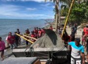 Bangkai Ikan Mola-Mola di Pantai Sembor Nabire Papua, Dikuburkan Lanal Gabungan