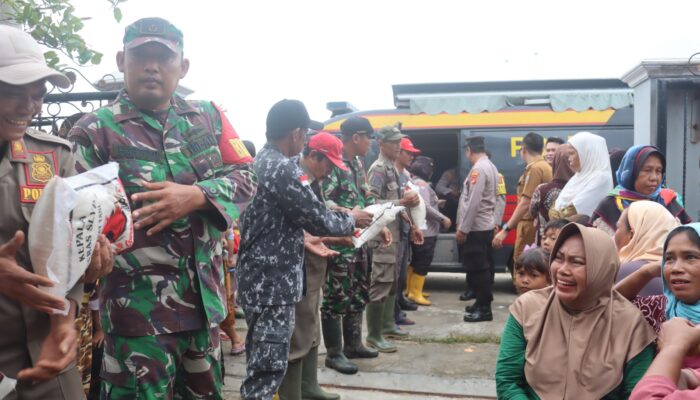 Polres Lampung Selatan Peduli untuk Korban Banjir Rob di Sragi