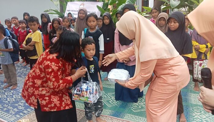 Badan Karantina Bakauheni Lampung Donasikan 50 Buku Alat Tulis dan Makanan Bergizi, Untuk Anak Minang Rua